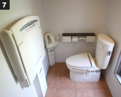 ガラス張りの窓側